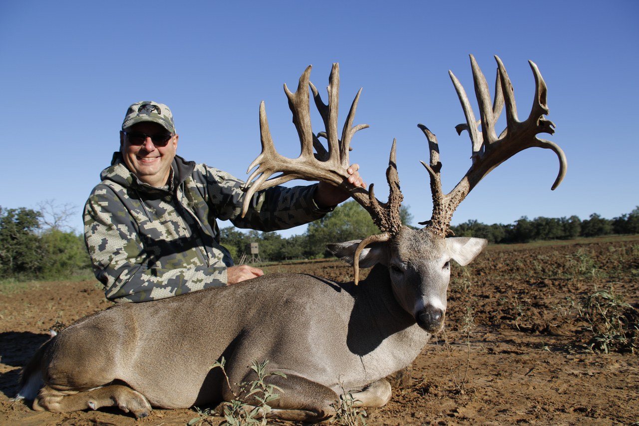 Gary with ranch record buck